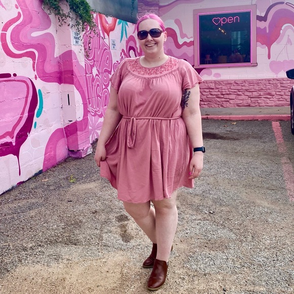 Meet Your Posher, Sarah! 🦄 - Picture 3 of 4